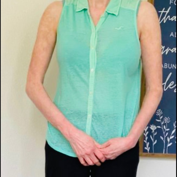 Hollister CA Women’s Size M turquoise/green sleeveless top - Picture 2 of 4